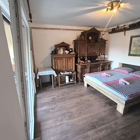 Apartments Lorinda Мощеницька Драга Номер фото