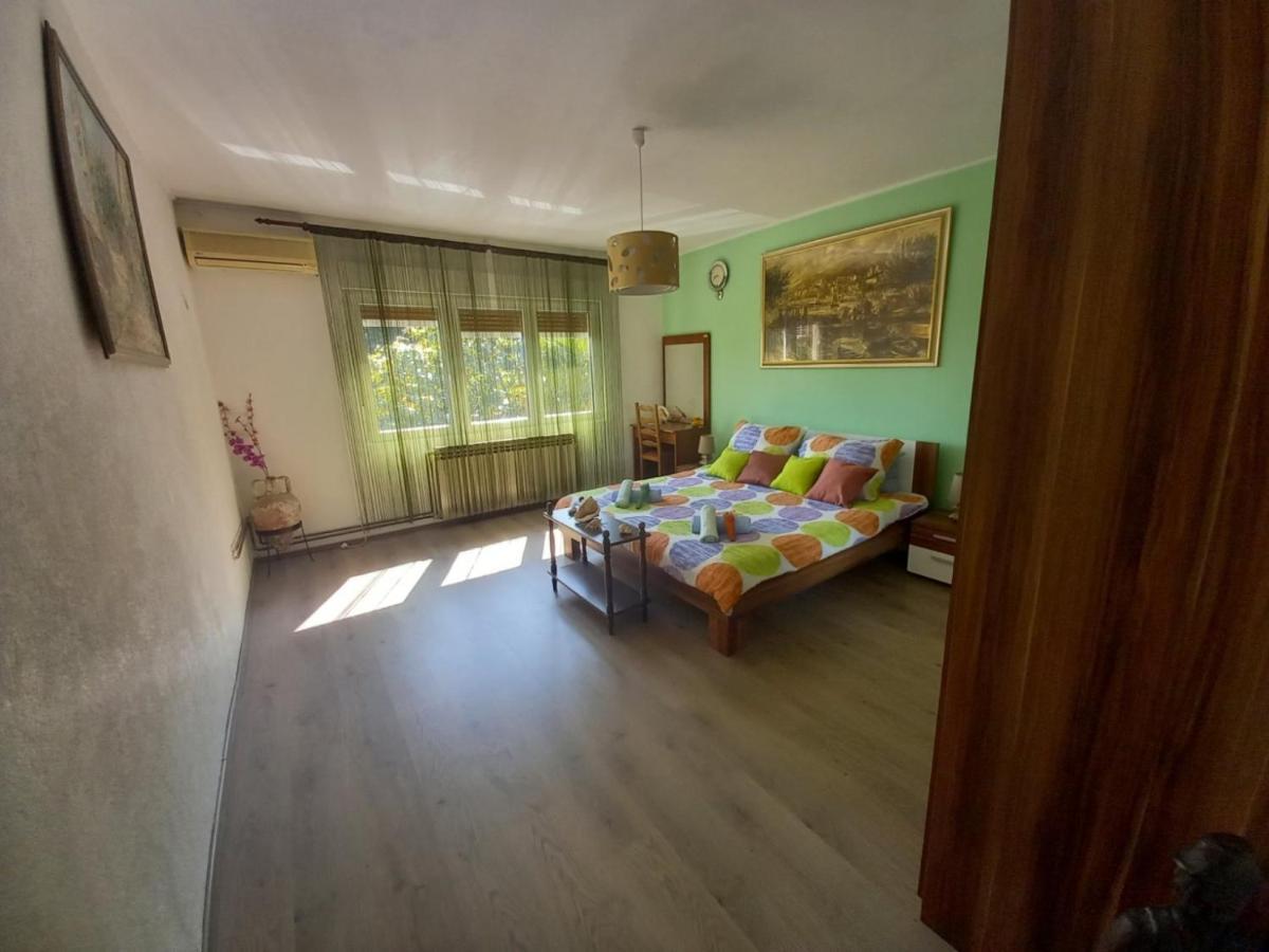 Apartments Lorinda Мощеницька Драга Номер фото